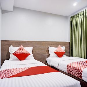 OYO 1677 Gapura Hotel